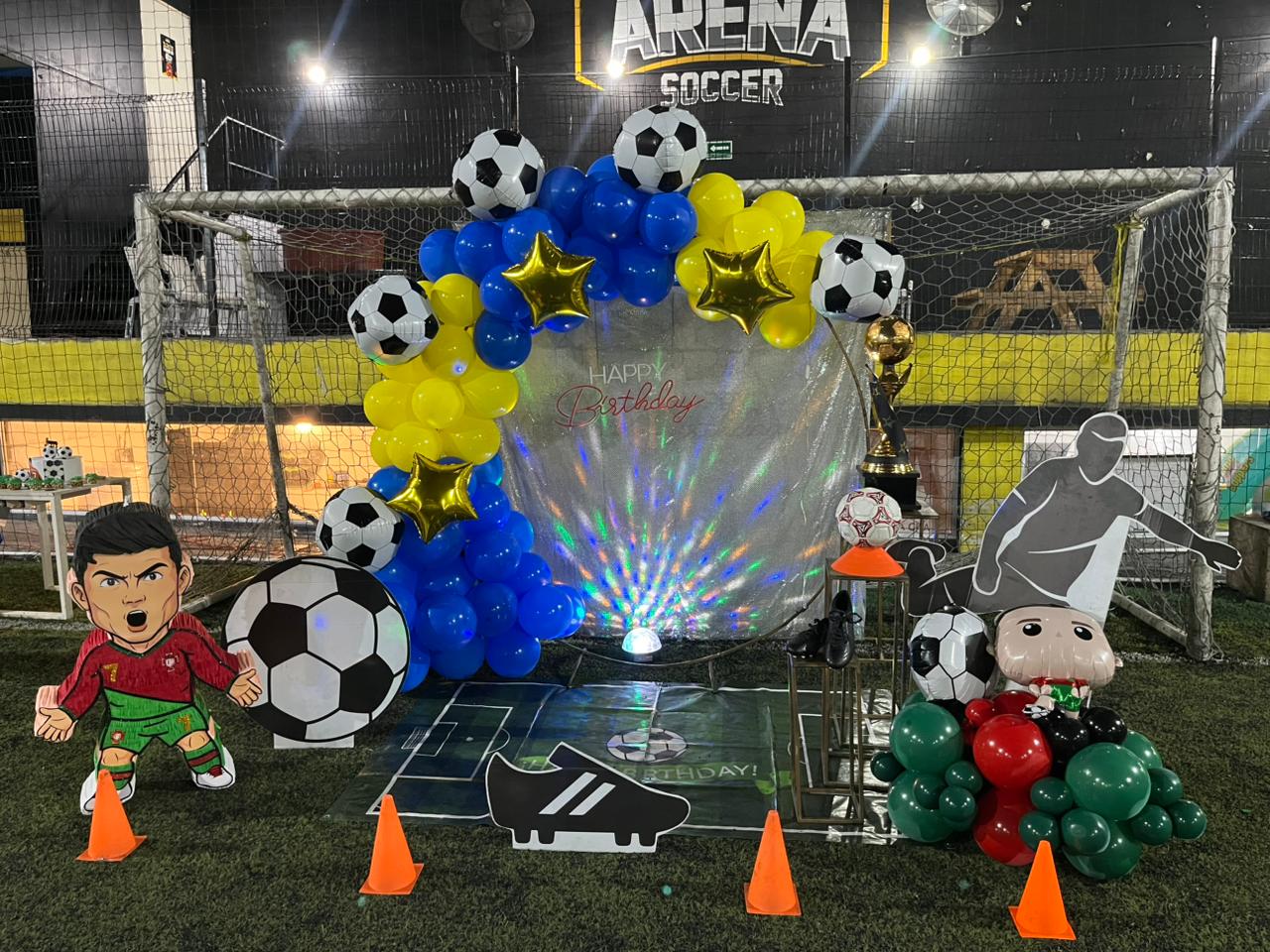 Decoración de fiesta en la portería