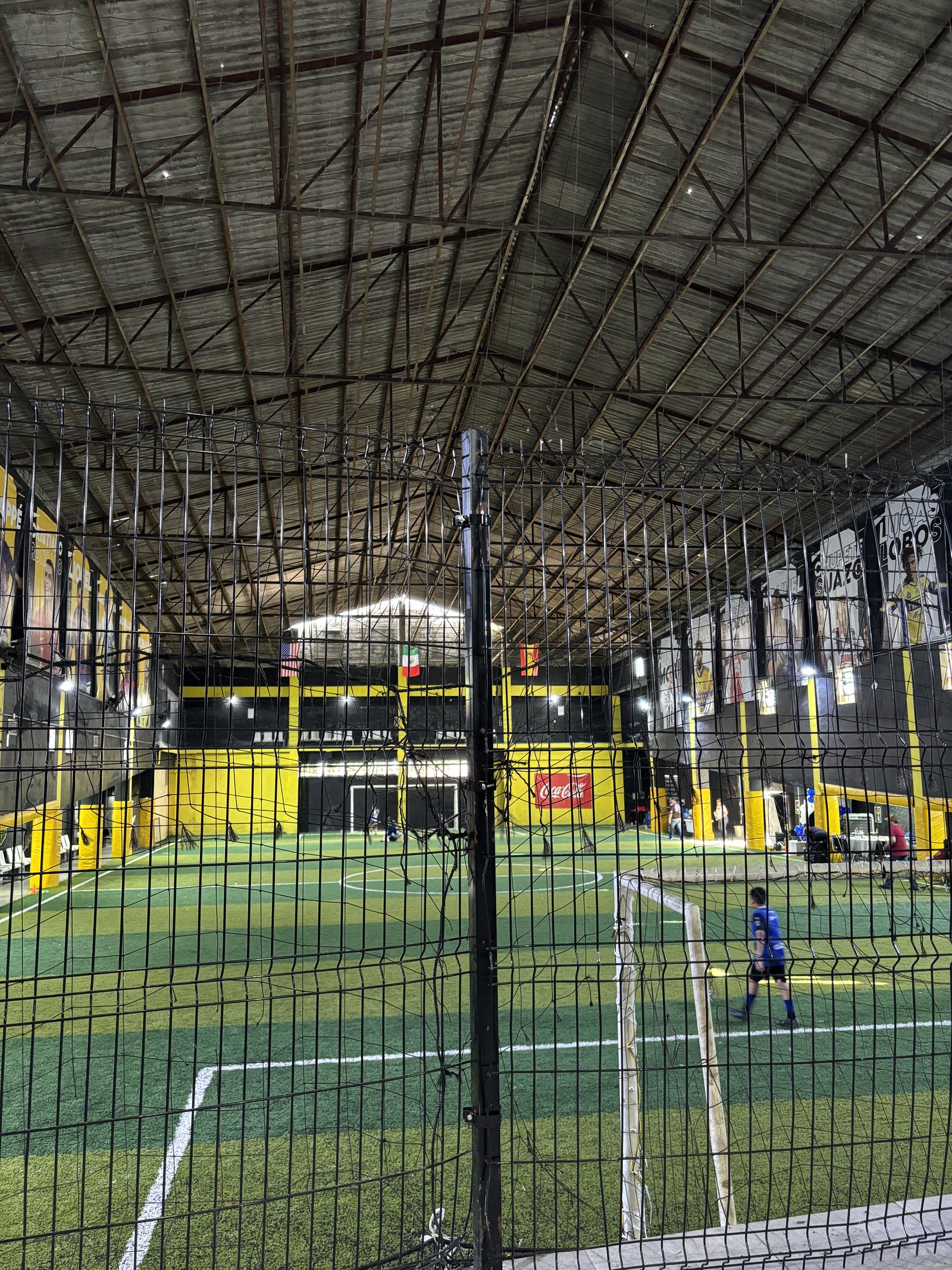 Cancha techada profesional — Arena Soccer MTY