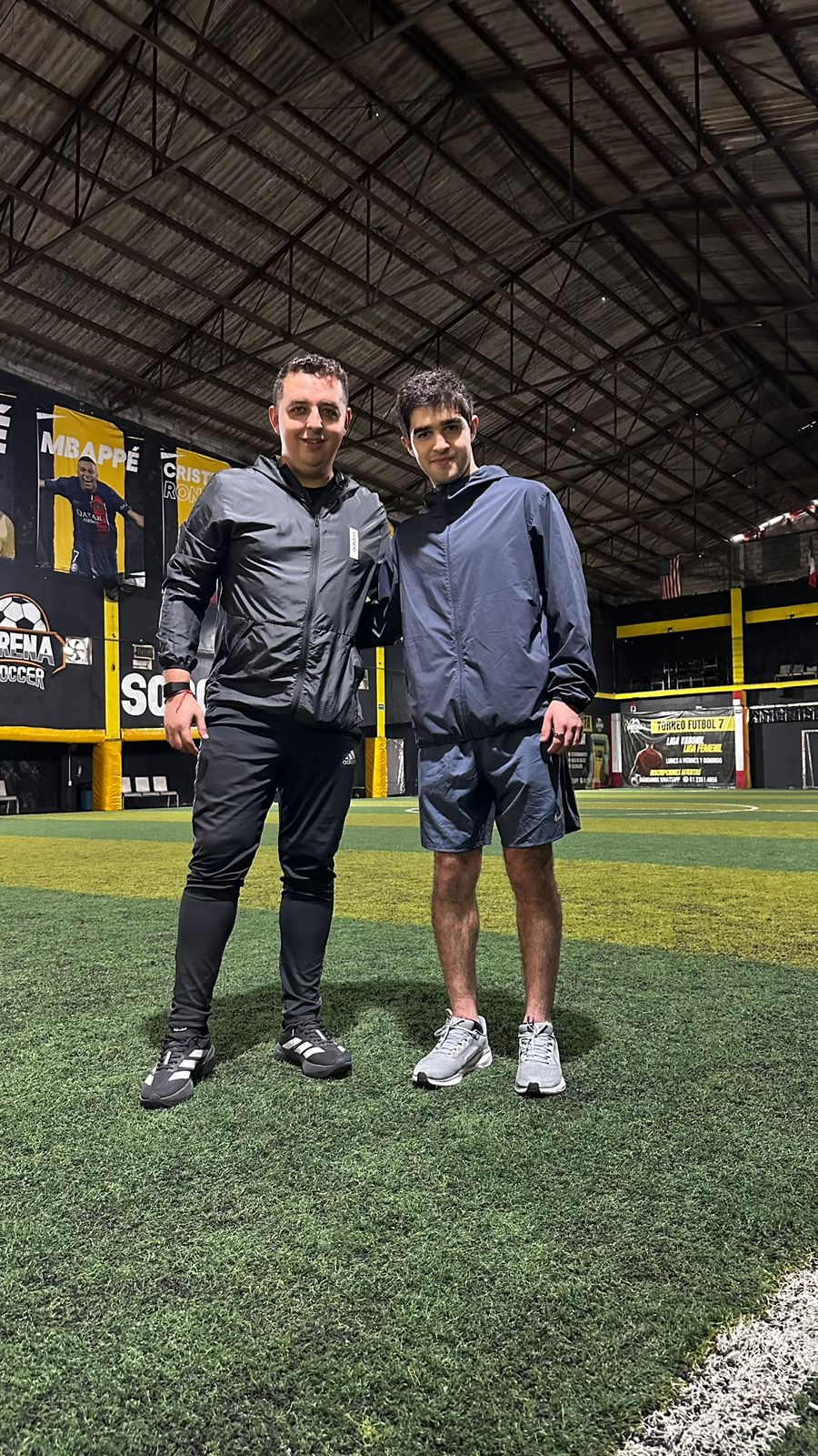 Coach Yair con jugador profesional